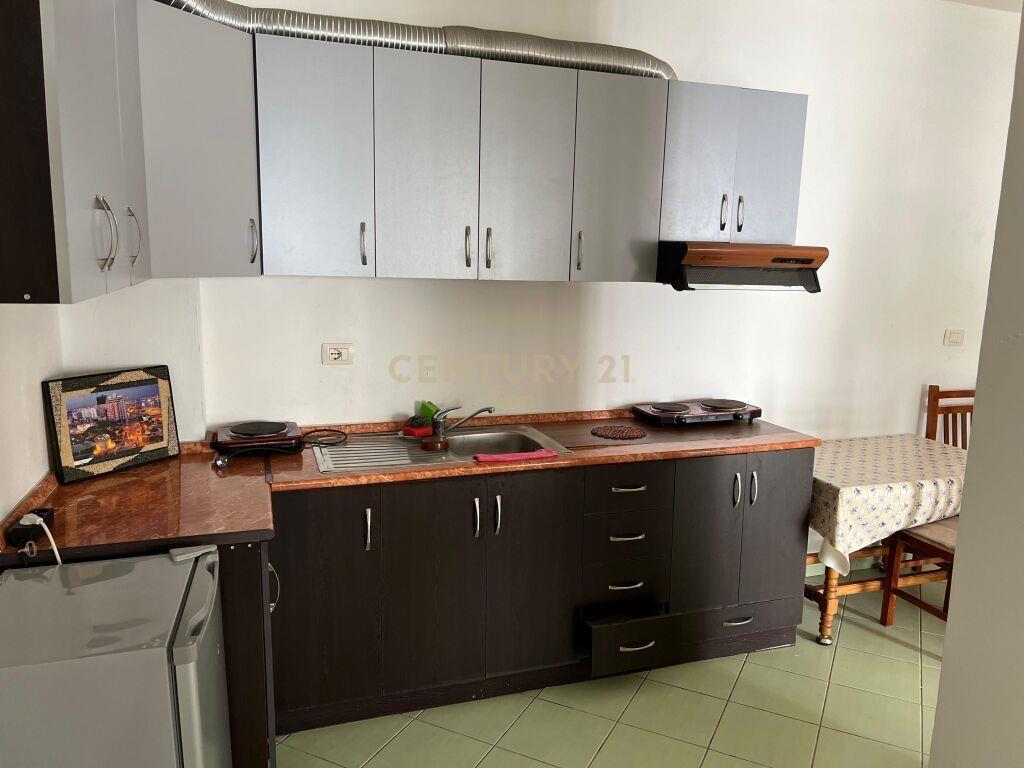 SHITET GARZONIERE NE GOLEM!