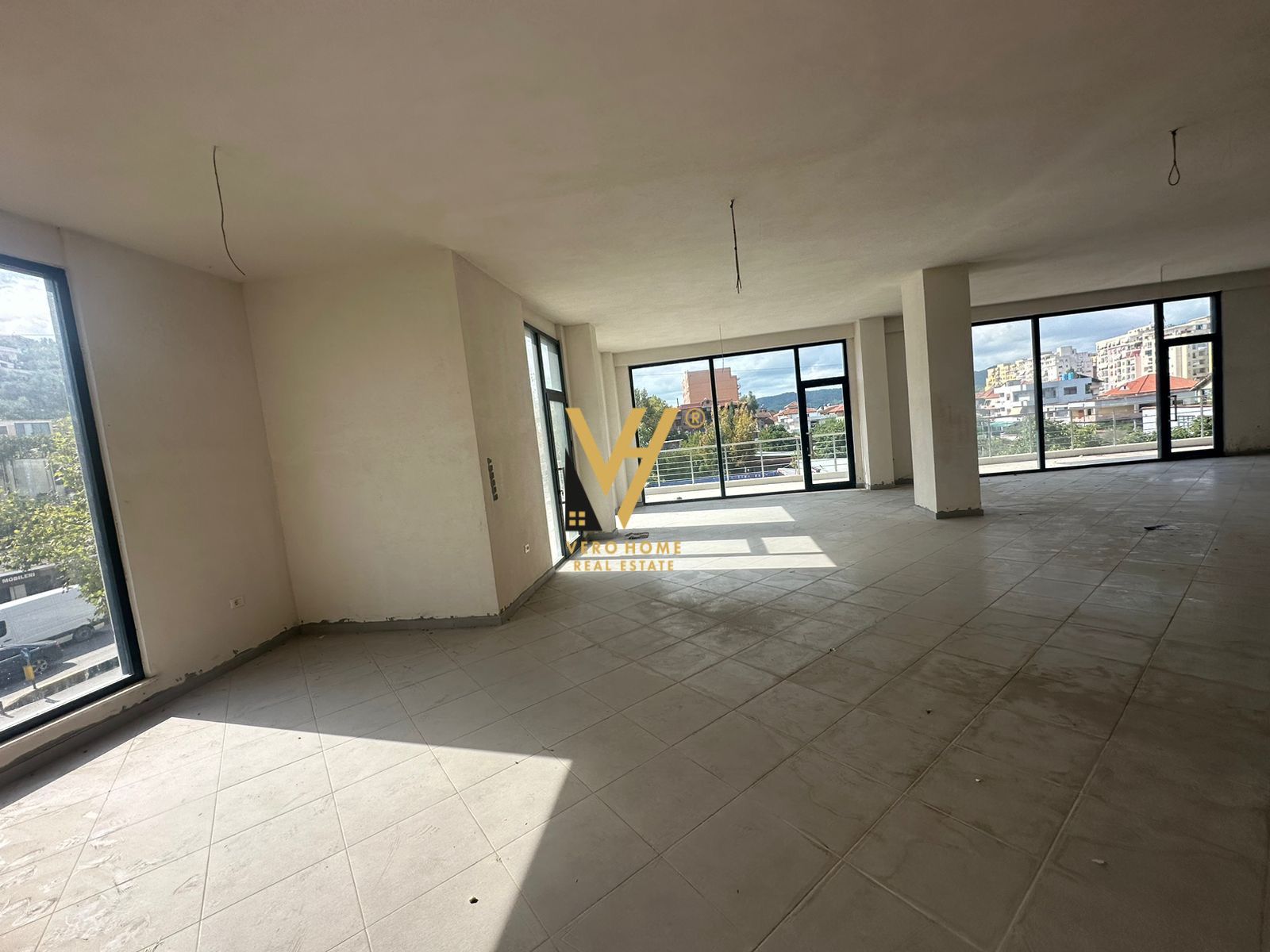 AMBIENT 600 M2 NE KOMBINAT 7.200 EURO