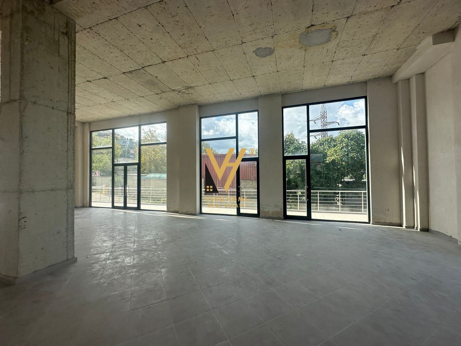 AMBIENT 600 M2 NE KOMBINAT 7.200 EURO