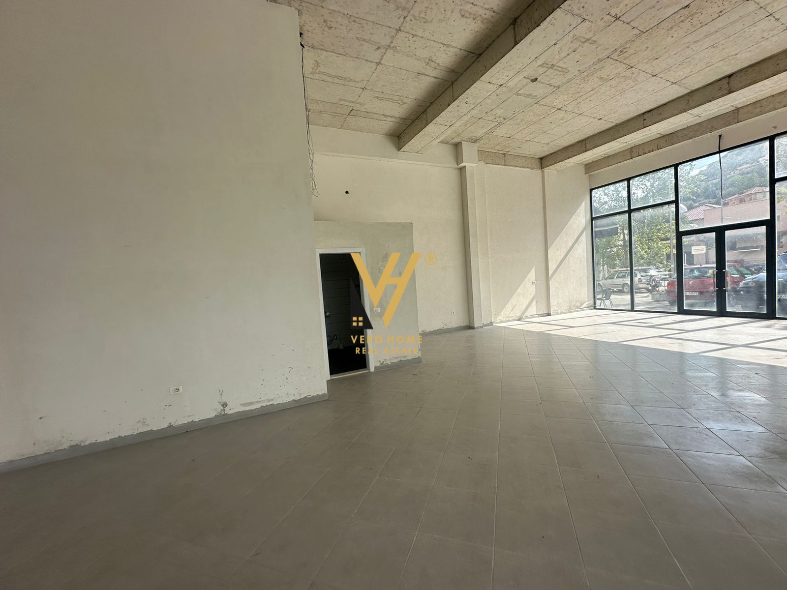 AMBIENT 600 M2 NE KOMBINAT 7.200 EURO