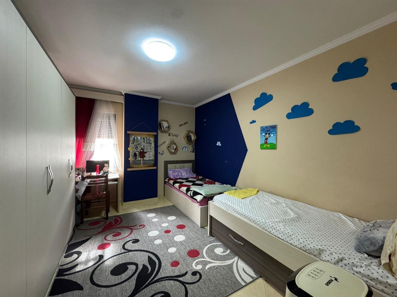 Jepet me qera ne astir