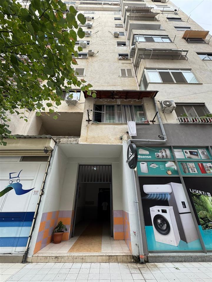 Jepet me qera ne astir