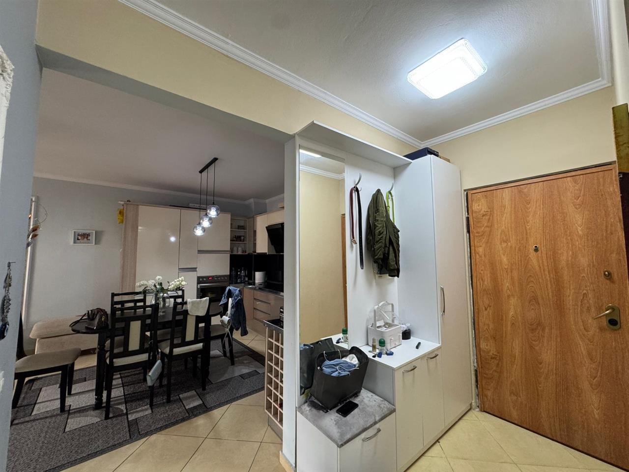 Jepet me qera ne astir