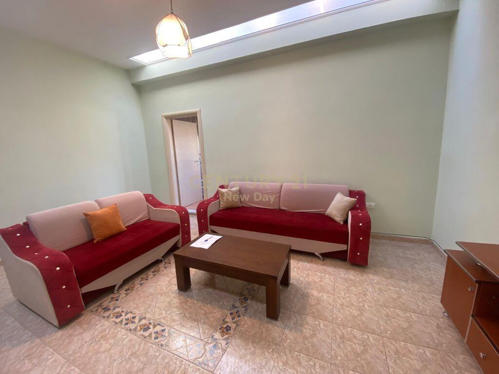 Jepet me qira apartament 1+1 prane . 300 €NEW101731