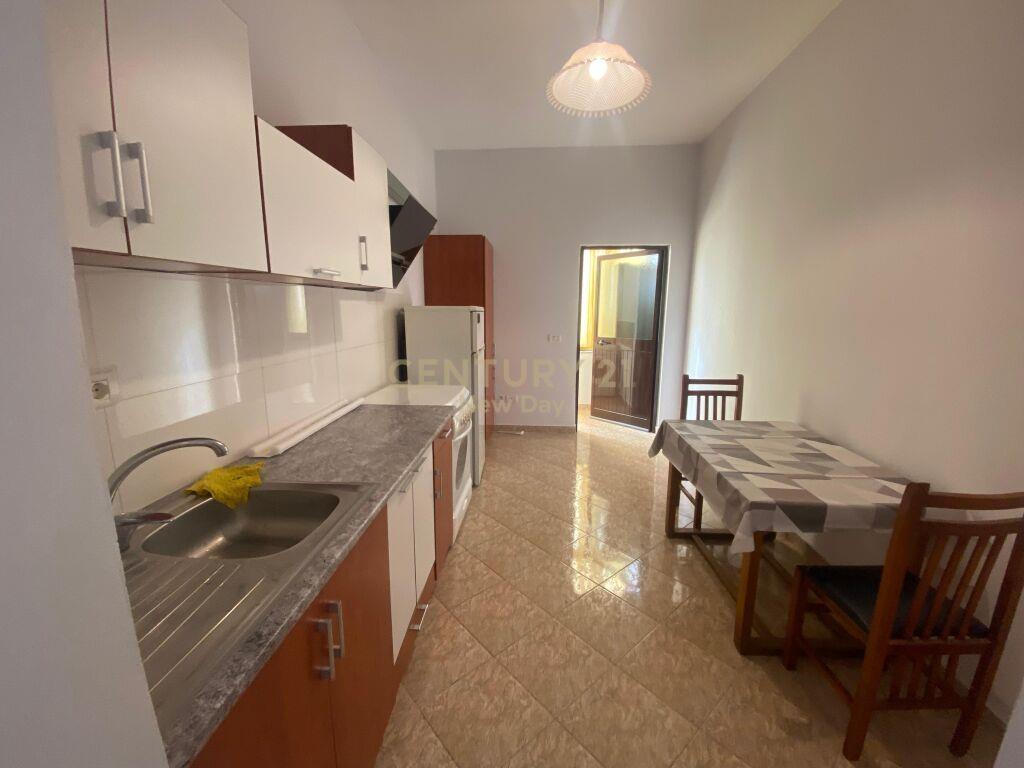 Jepet me qira apartament 1+1 prane . 300 €NEW101731