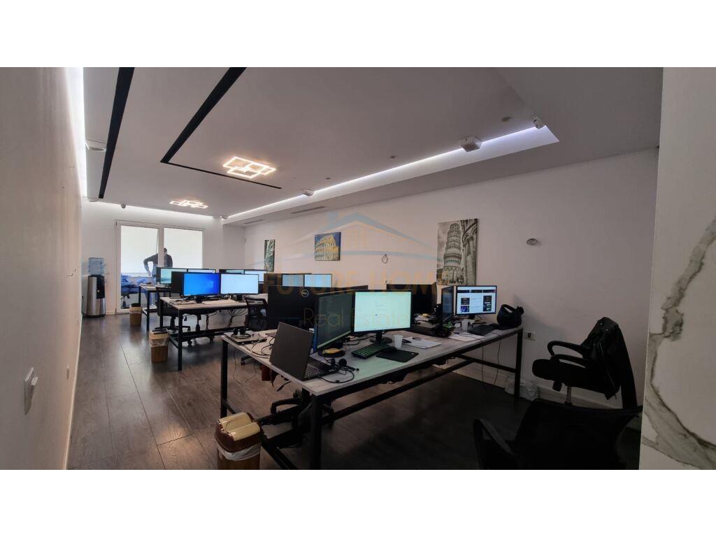 Qera , Ambjent Biznesi , Komuna e Parisit