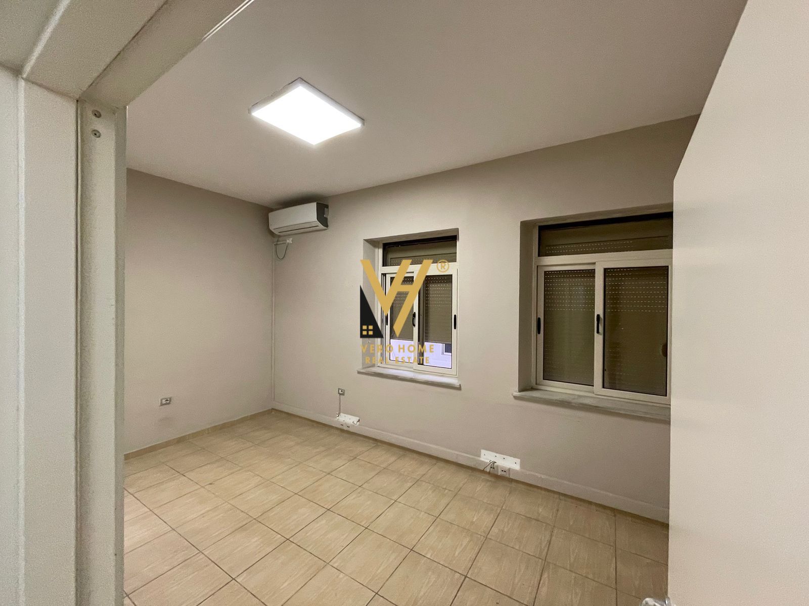 JEPET ZYRE 140 M2 ME QERA NE BLLOK 1.500 EURO