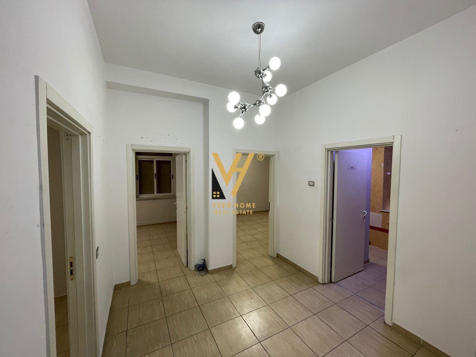 JEPET ZYRE 140 M2 ME QERA NE BLLOK 1.500 EURO