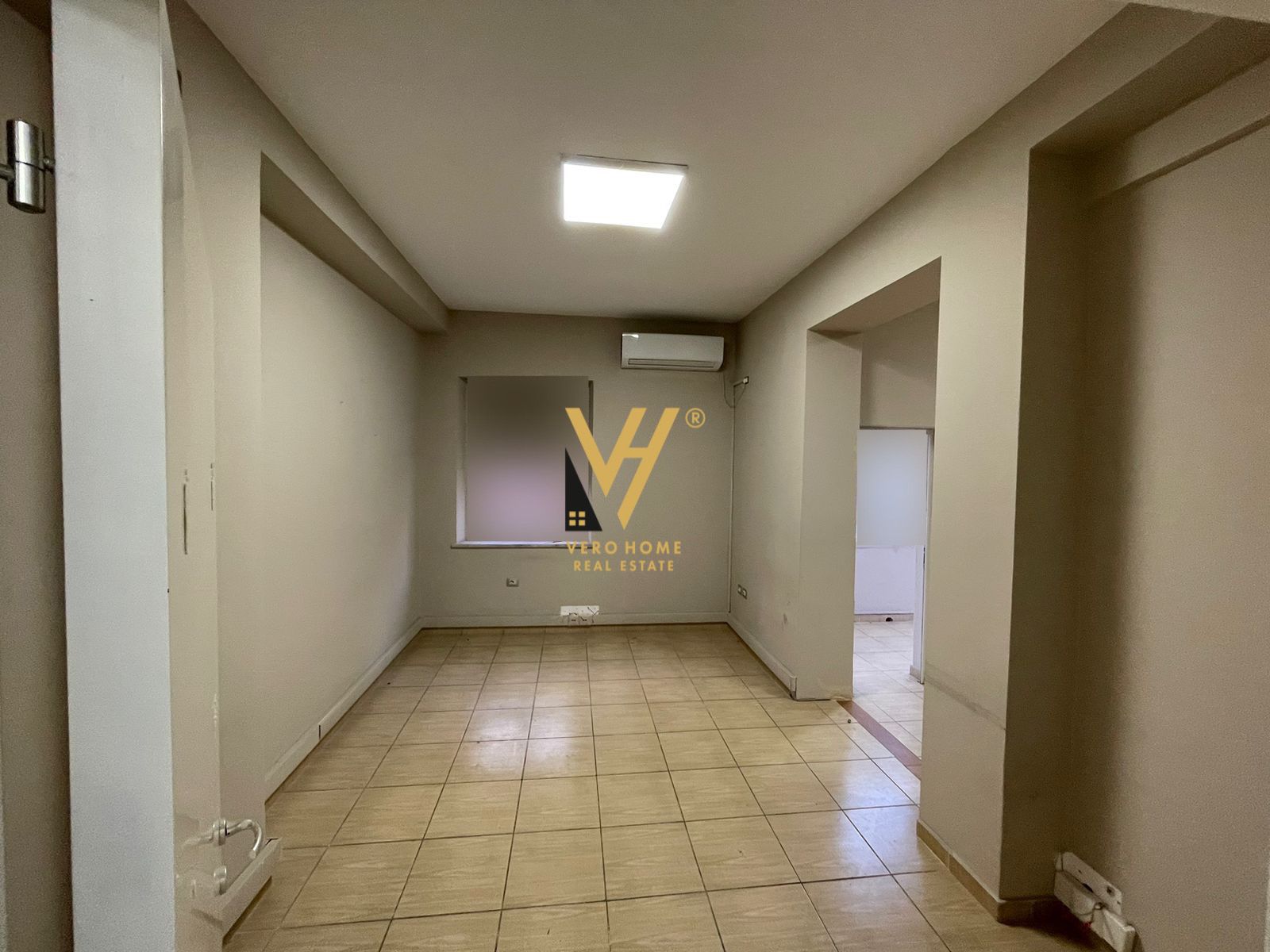 JEPET ZYRE 140 M2 ME QERA NE BLLOK 1.500 EURO