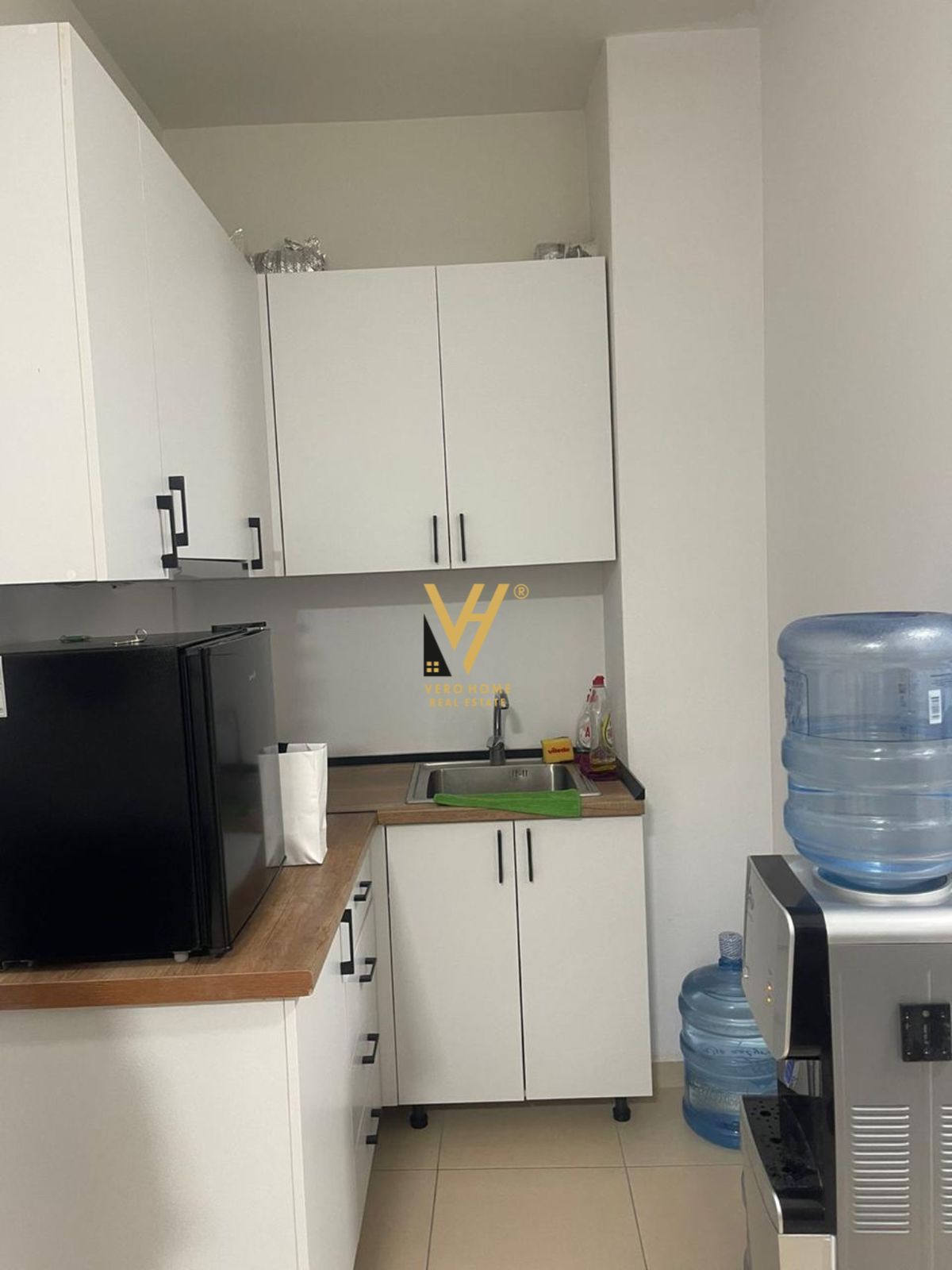 ZYRE 170 M2 ME QERA TE RR E KOSOVAREVE 1.800 EURO