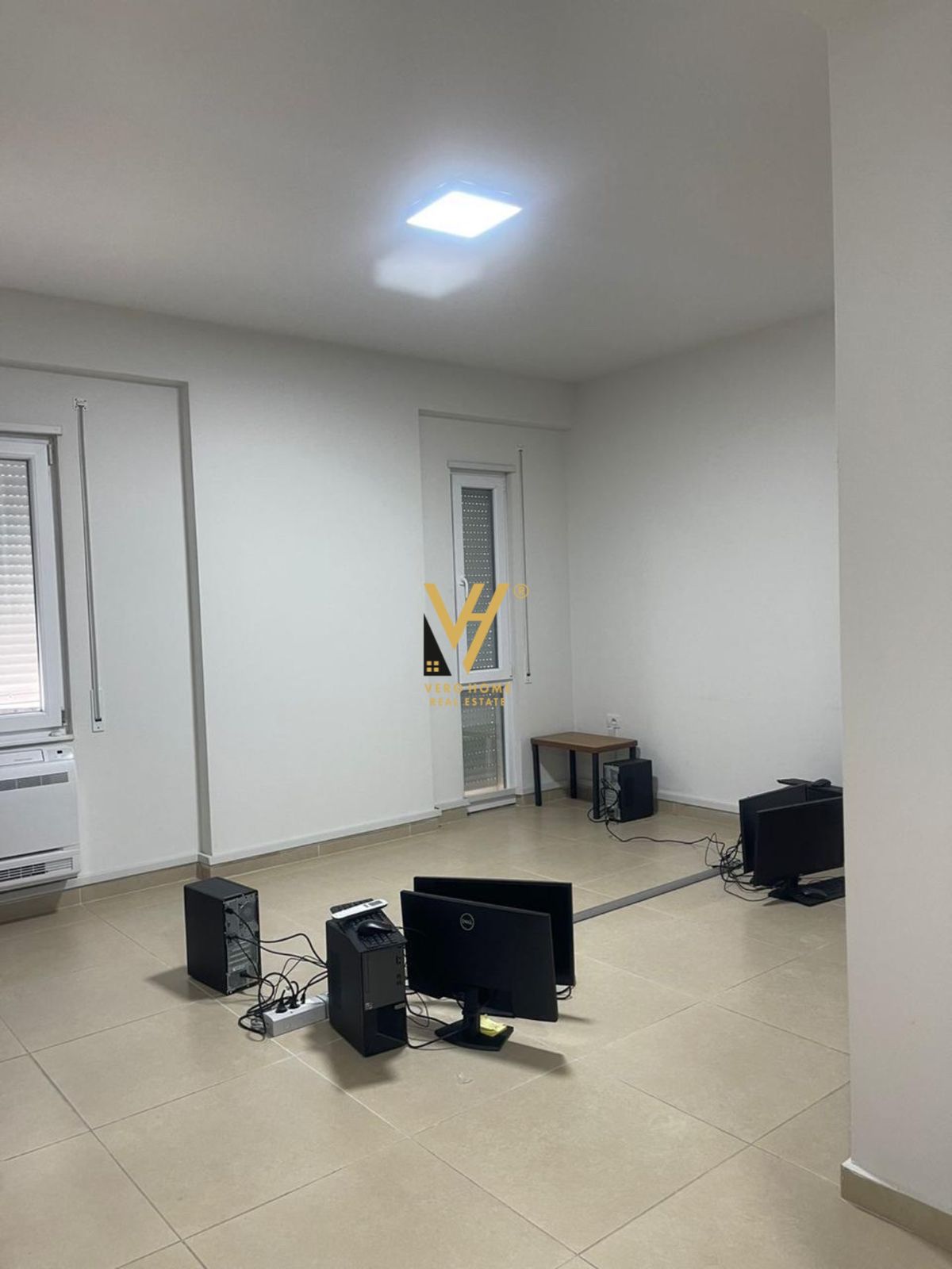 ZYRE 170 M2 ME QERA TE RR E KOSOVAREVE 1.800 EURO