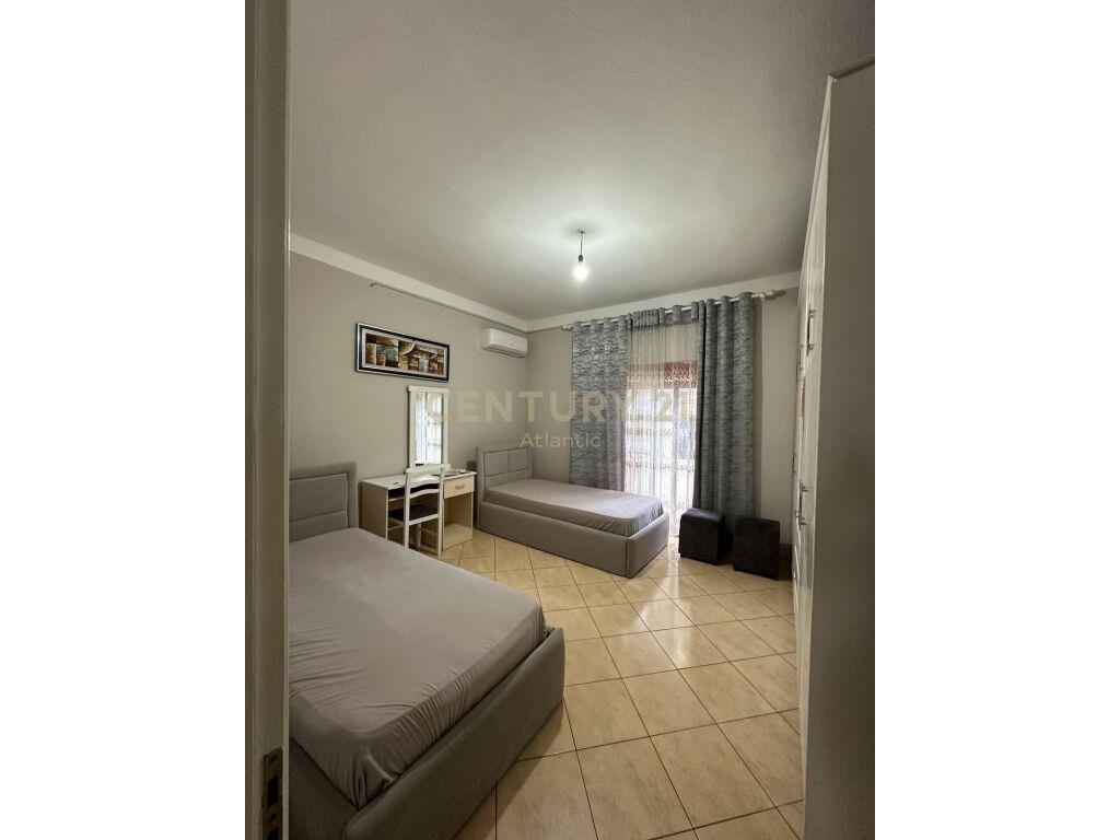 JEPET ME QERA KATI I PARE I NJE SHTEPIE PRIVATE NE SPITALLE