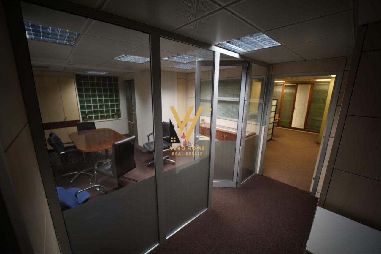 ZYRE 857 M2 ME QERA TE RRUGA E KAVAJES 12.000 EURO