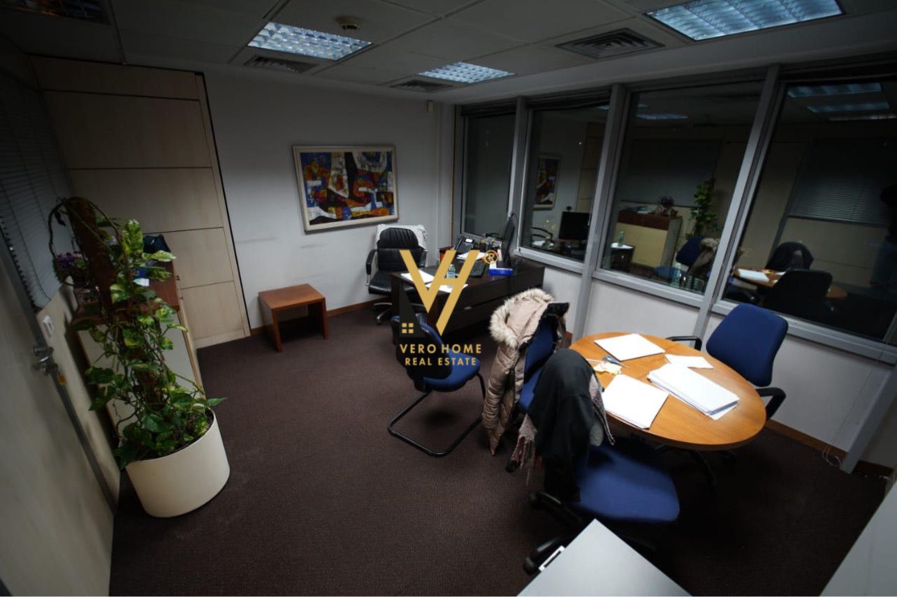 ZYRE 857 M2 ME QERA TE RRUGA E KAVAJES 12.000 EURO