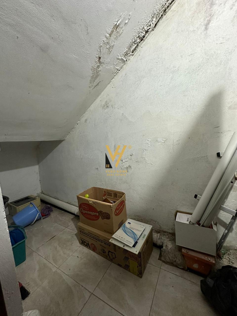 ZYRE 36 M2 ME QERA TEK JOENA TEK 21 DHJETORI 400 E