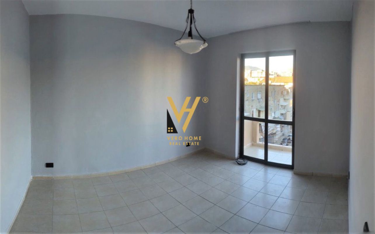 JEPET ZYRE 70 M2 ME QERA TE 21 DHJETORI 400 EURO