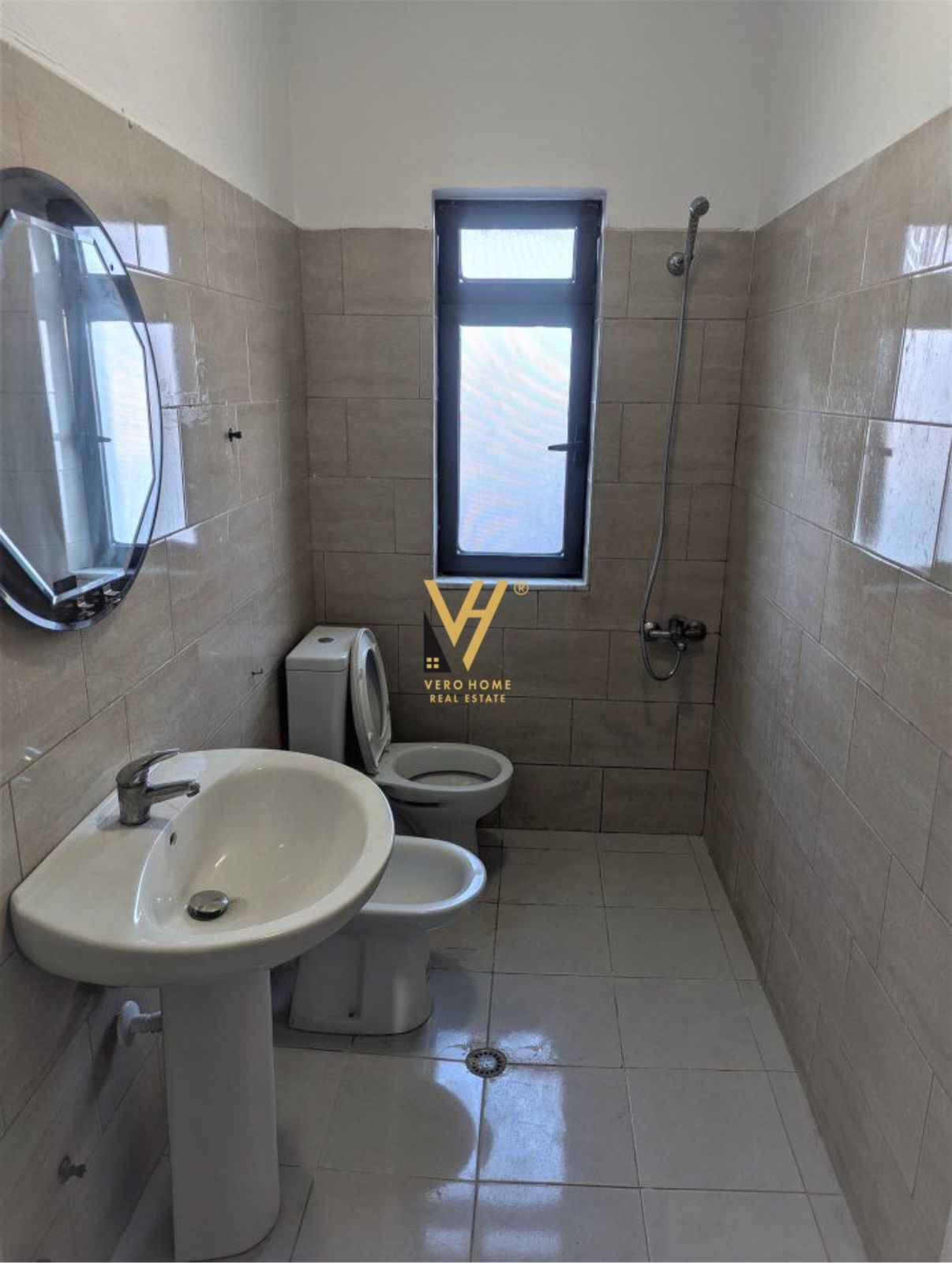 JEPET ZYRE 70 M2 ME QERA TE 21 DHJETORI 400 EURO