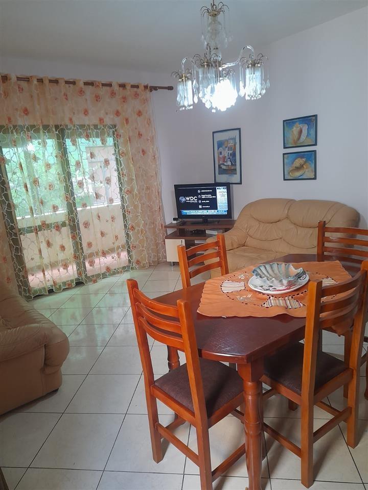 Jepet shtepi me qera ne zonen e shkembit te Kavajes !