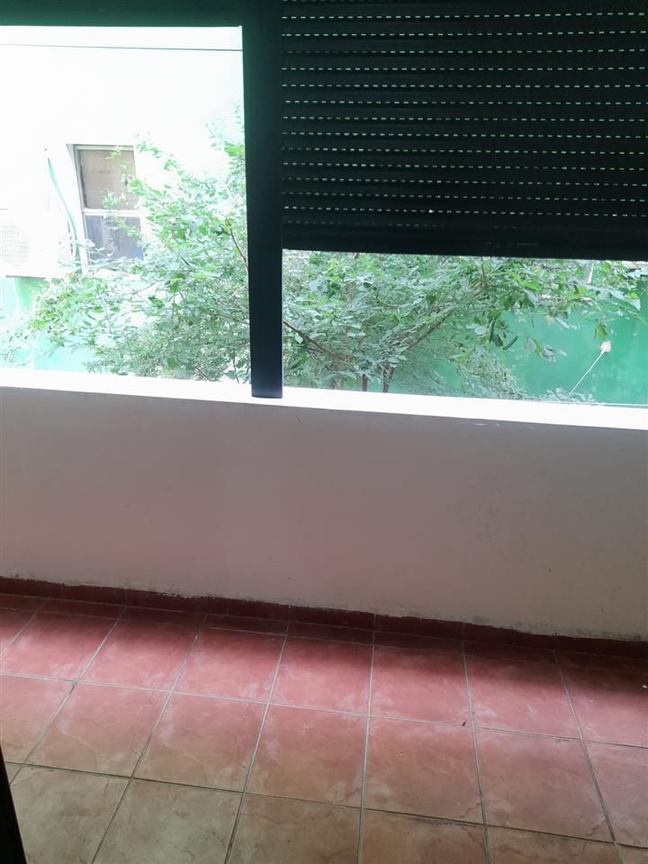 Jepet shtepi me qera ne zonen e shkembit te Kavajes !