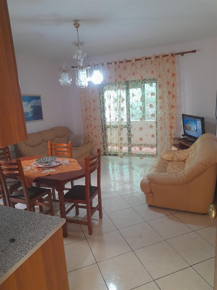 Jepet shtepi me qera ne zonen e shkembit te Kavajes !