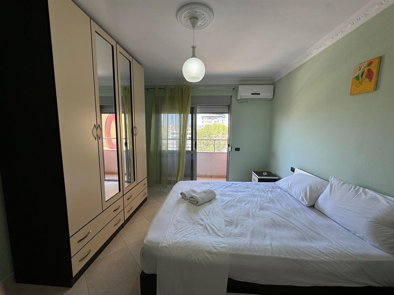 Shitet Apartament 2+1+2