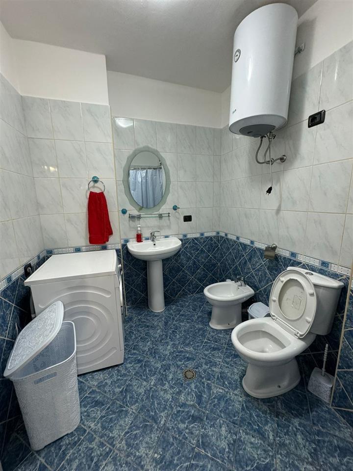 Shitet Apartament 2+1+2