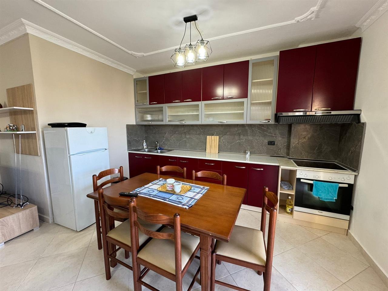 Shitet Apartament 2+1+2