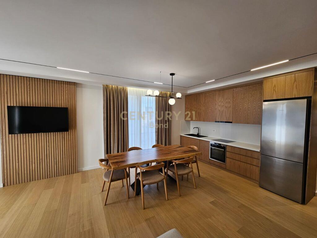 Apartament 2+1+2 me 2 Poste Parkimi per Qera te Shkolla e Ku