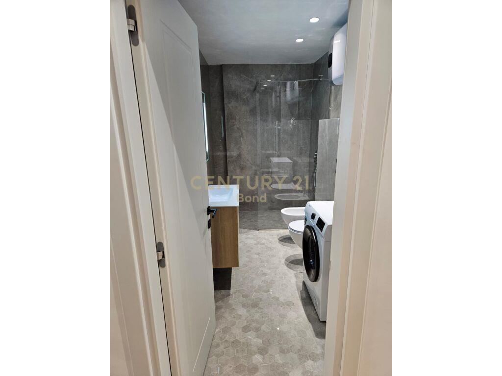 Apartament 2+1+2 me 2 Poste Parkimi per Qera te Shkolla e Ku