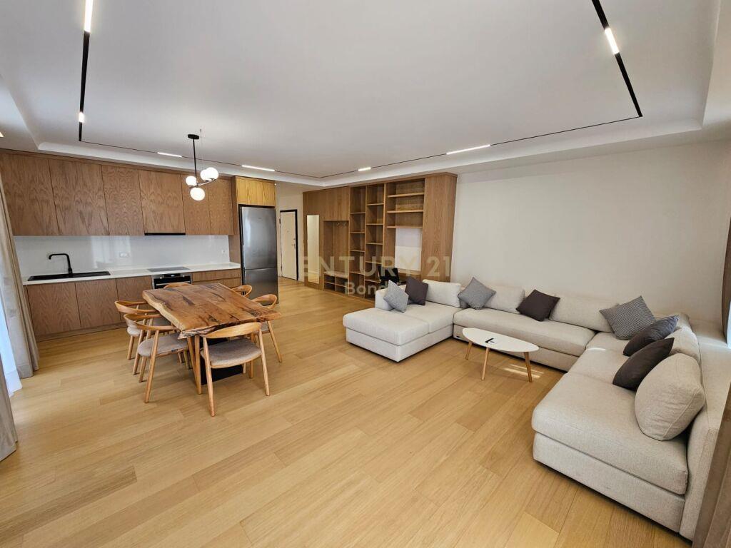 Apartament 2+1+2 me 2 Poste Parkimi per Qera te Shkolla e Ku