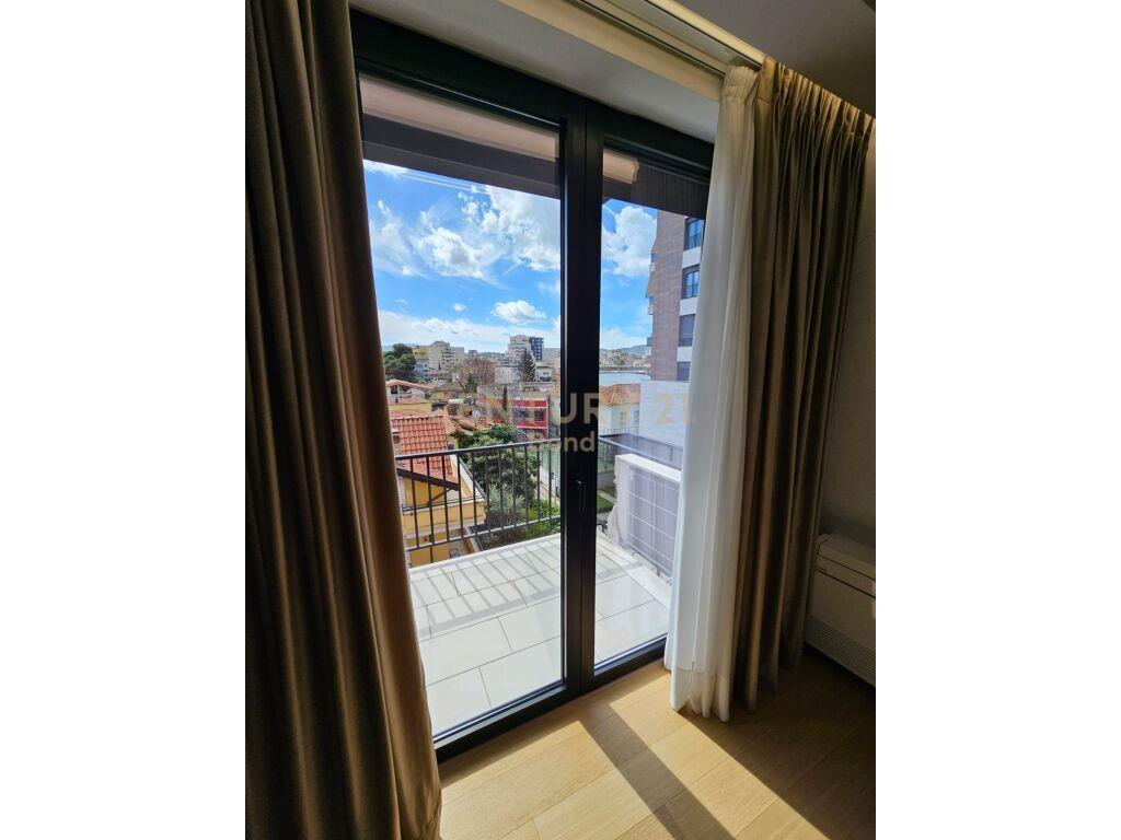 Apartament 2+1+2 me 2 Poste Parkimi per Qera te Shkolla e Ku