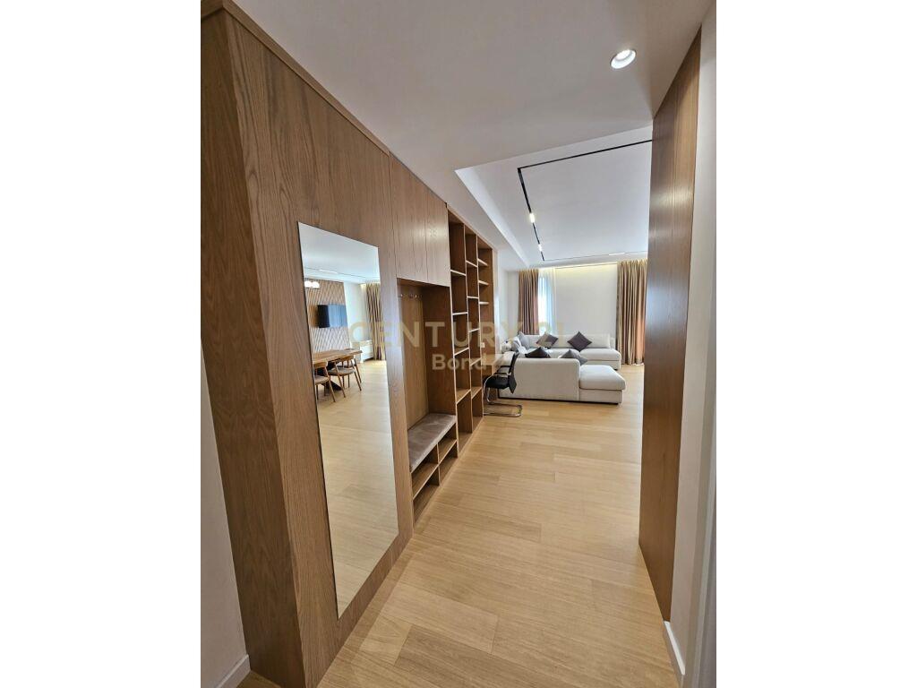 Apartament 2+1+2 me 2 Poste Parkimi per Qera te Shkolla e Ku