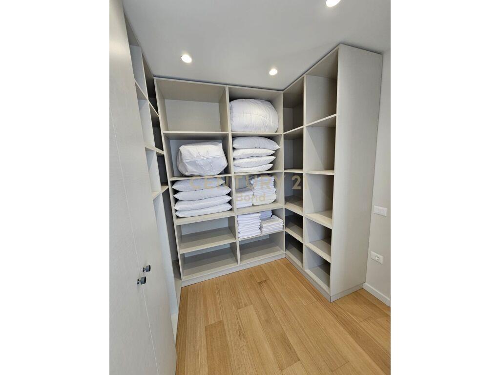 Apartament 2+1+2 me 2 Poste Parkimi per Qera te Shkolla e Ku