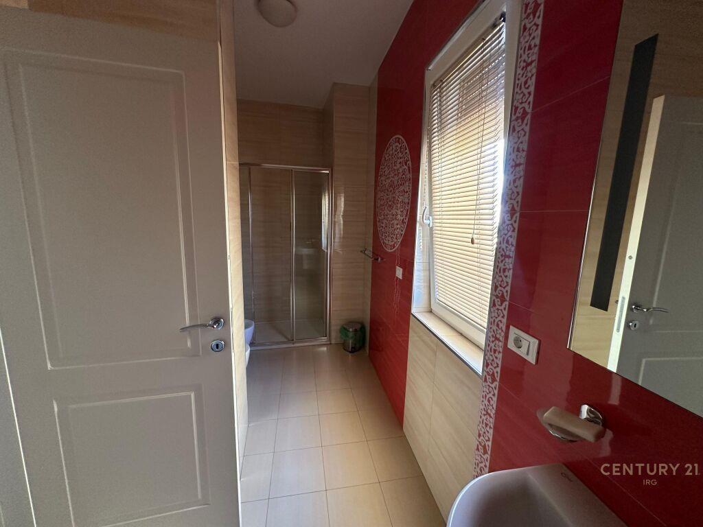 Qira | Apartament 2+1+2+Post Parkimi | Rruga e Kavajës