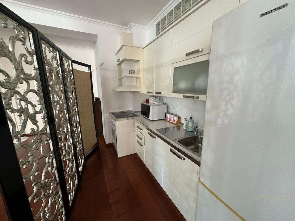 Qira | Apartament 2+1+2+Post Parkimi | Rruga e Kavajës
