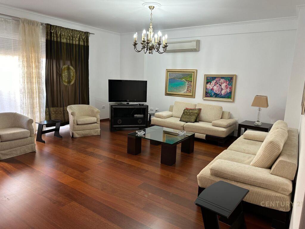 Qira | Apartament 2+1+2+Post Parkimi | Rruga e Kavajës