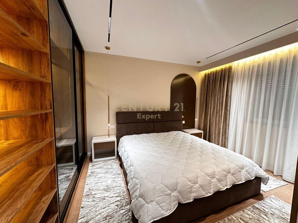 Qira | Apartament 2+1+2 | Qendra e Tiranës | 1300 €