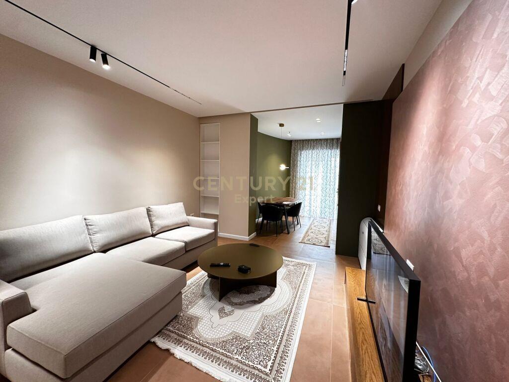 Qira | Apartament 2+1+2 | Qendra e Tiranës | 1300 €