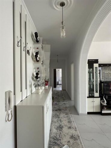 SHITET APARTAMENT 2+1 TEK HYRJA E DURRESIT!
