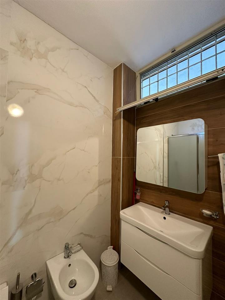 SHITET APARTAMENT 2+1 TEK HYRJA E DURRESIT!