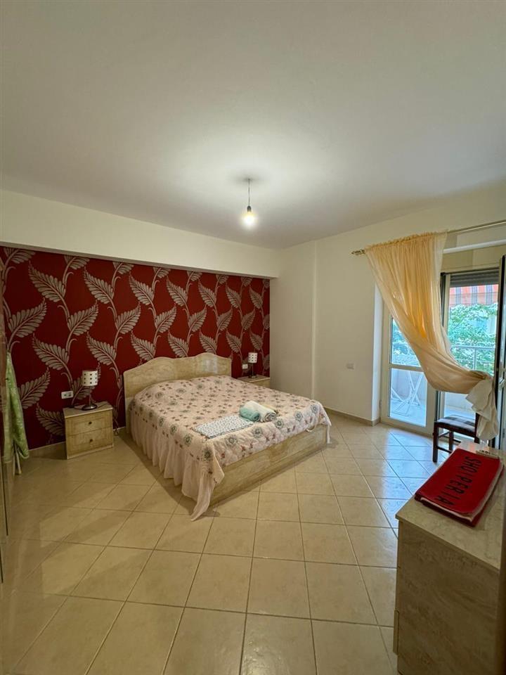 Shpi me qera 250 euro ne lungomare