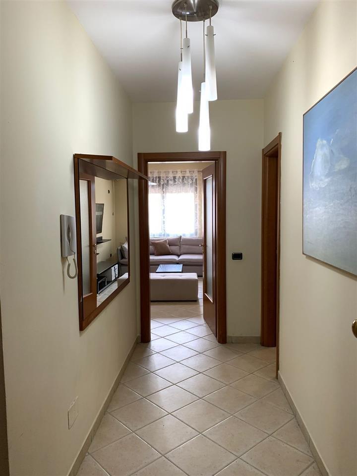 Jepet super apartament ne qender