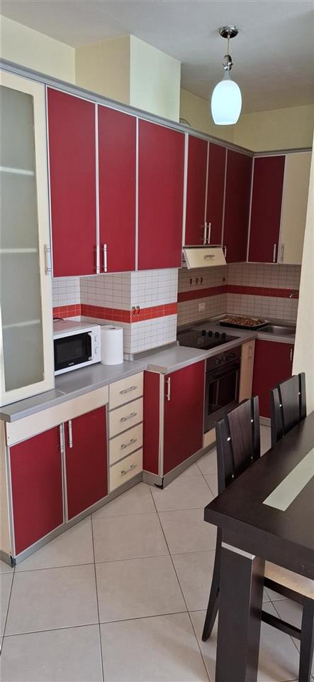 Jepet me qera 1+1+ballkon, prane Hotel Marinaj Unaza e Re