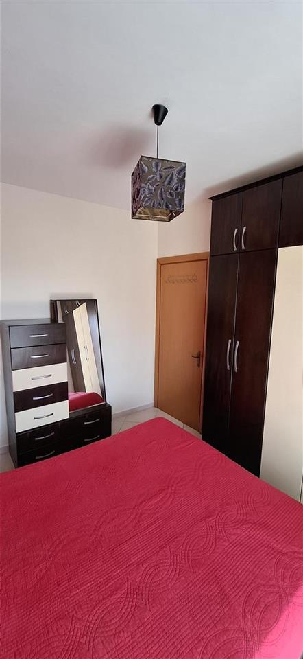 Jepet me qera 1+1+ballkon, prane Hotel Marinaj Unaza e Re