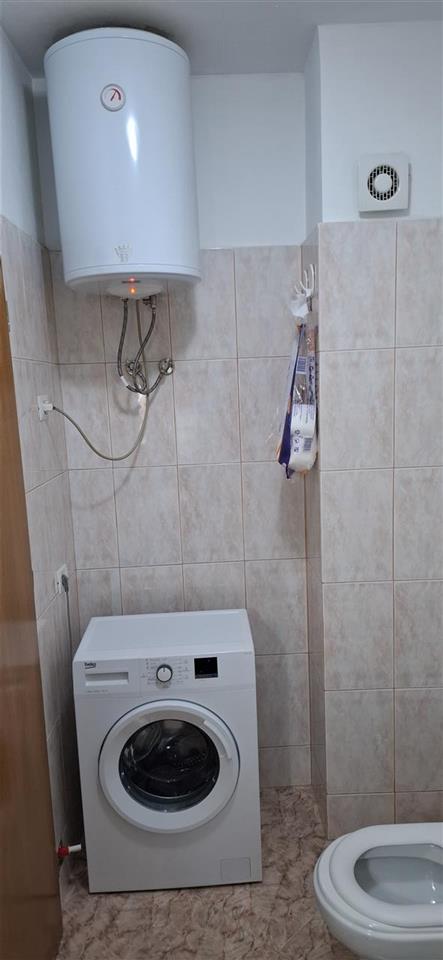 Jepet me qera 1+1+ballkon, prane Hotel Marinaj Unaza e Re