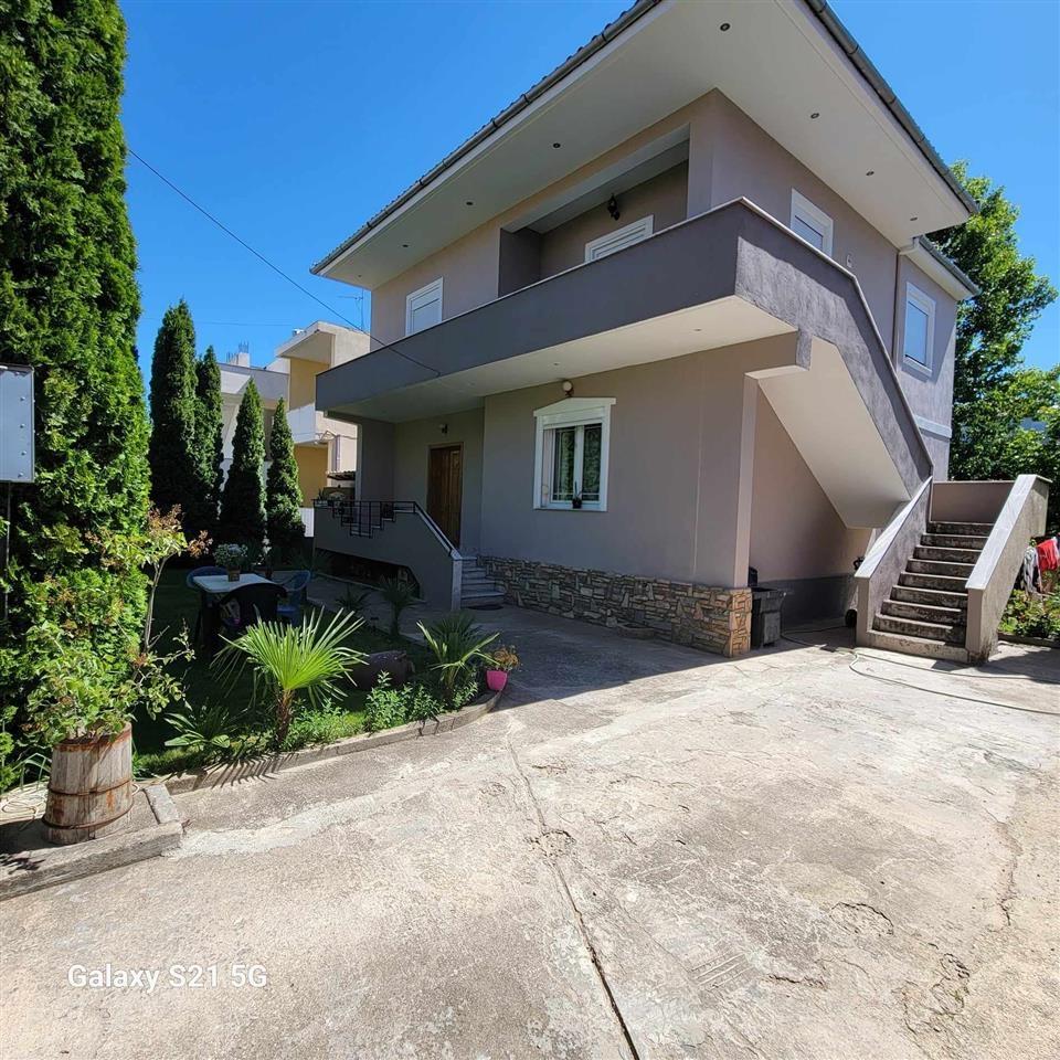 leshohet shtepi private me qera