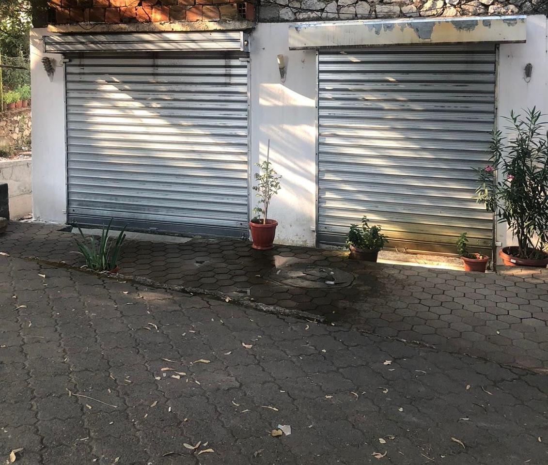 Shitet dyqan 80m2 Tropoje
