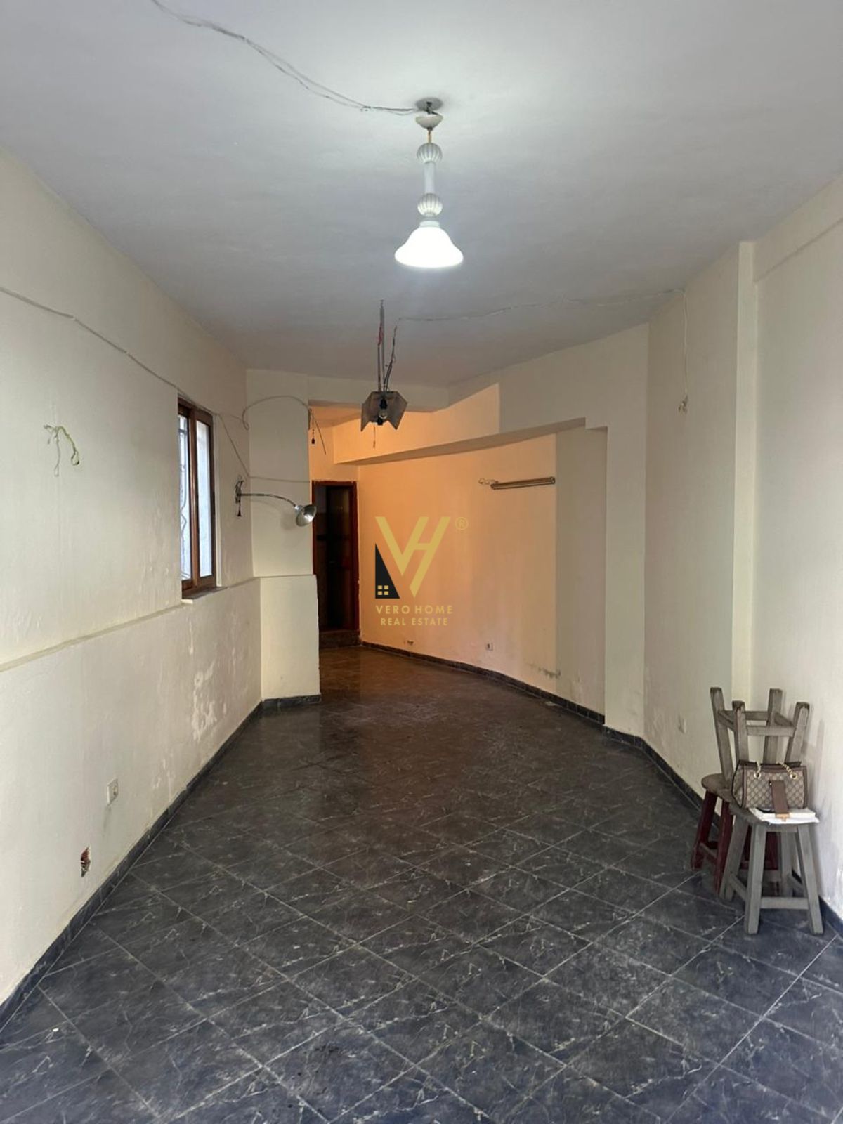 DYQAN 40 M2 ME QERA TE 21 DHJETORI 30.000 LEKE