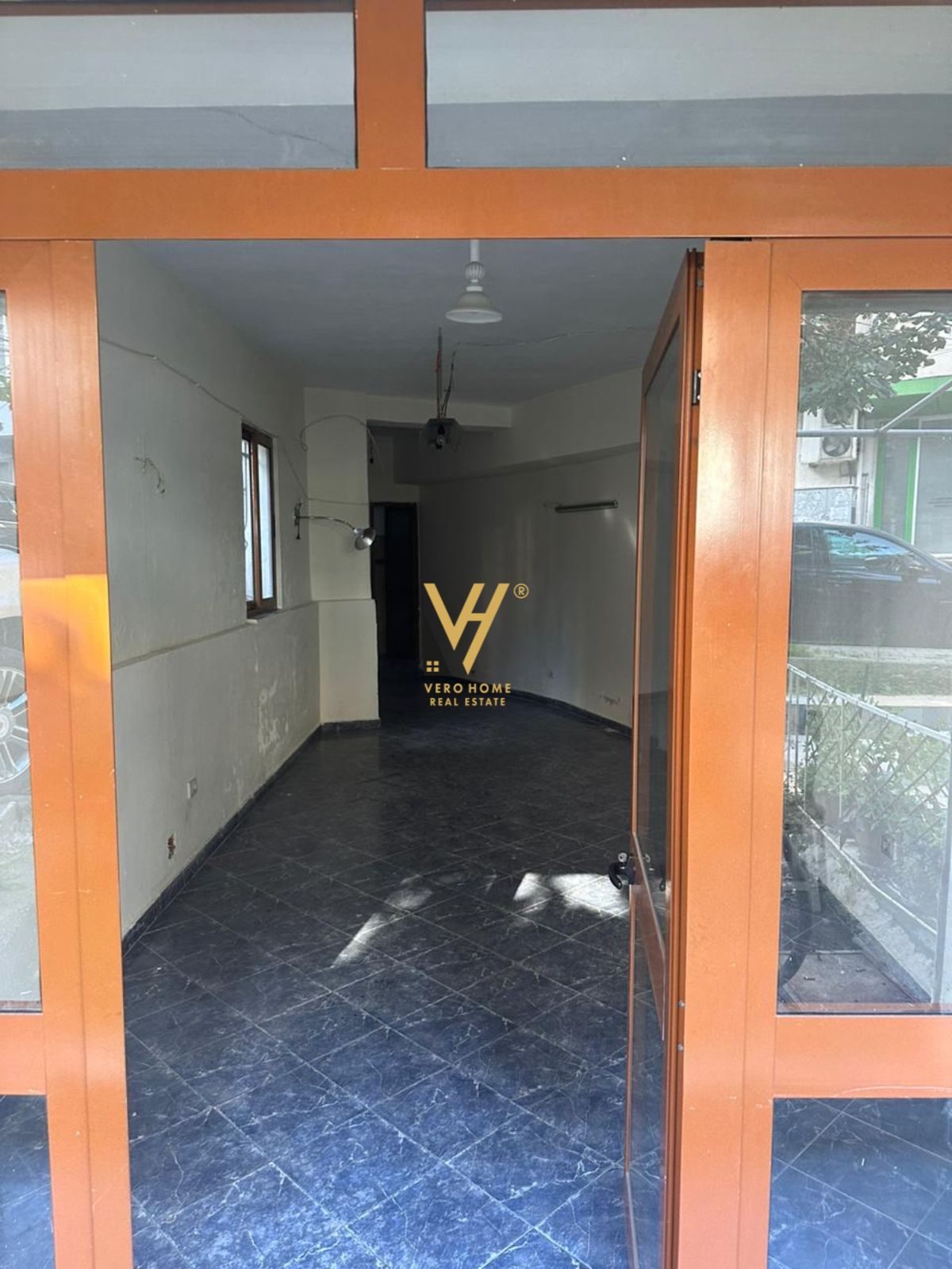 DYQAN 40 M2 ME QERA TE 21 DHJETORI 30.000 LEKE