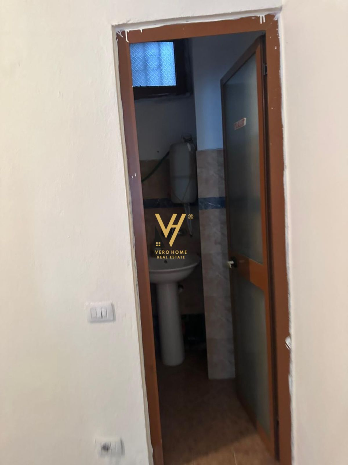 DYQAN 40 M2 ME QERA TE 21 DHJETORI 30.000 LEKE